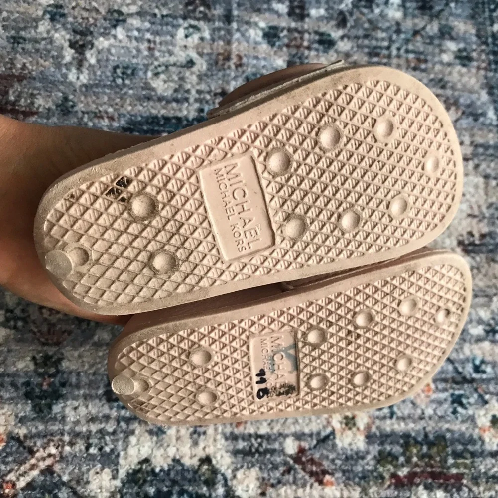 Michael Kors baby girl Velcro sandals - Picture 6 of 8